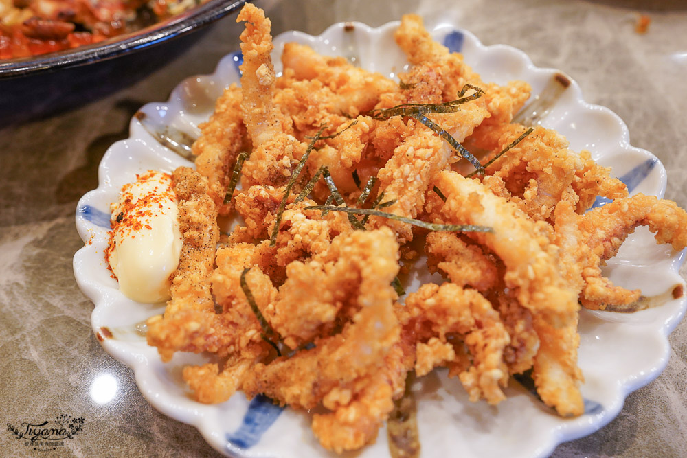 小琉球爆滿鮭魚卵丼飯《小島燒》吉運九連擊鮭卵丼，不用到國際通屋台村就能吃到爆滿鮭魚卵丼飯！！ @緹雅瑪 美食旅遊趣