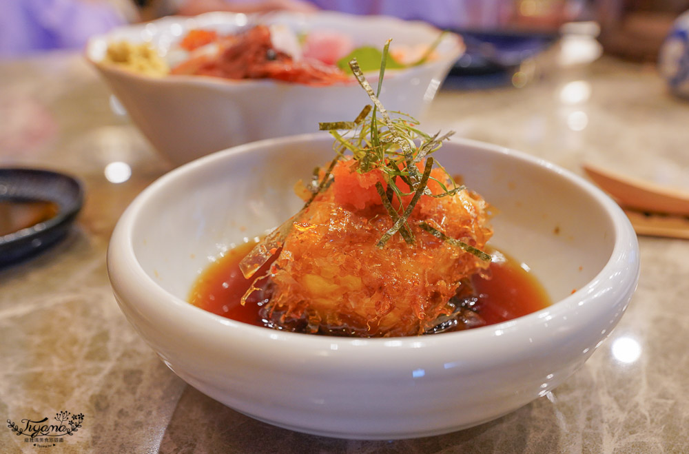 小琉球爆滿鮭魚卵丼飯《小島燒》吉運九連擊鮭卵丼，不用到國際通屋台村就能吃到爆滿鮭魚卵丼飯！！ @緹雅瑪 美食旅遊趣