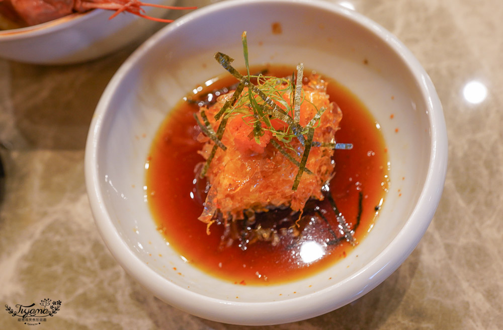 小琉球爆滿鮭魚卵丼飯《小島燒》吉運九連擊鮭卵丼，不用到國際通屋台村就能吃到爆滿鮭魚卵丼飯！！ @緹雅瑪 美食旅遊趣