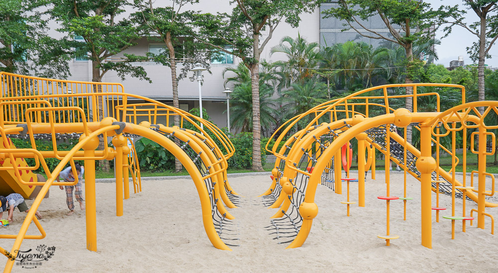 花蓮親子公園｜長頸鹿親子公園，白色大沙坑、可愛長頸鹿滑梯、攀爬設施~ @緹雅瑪 美食旅遊趣