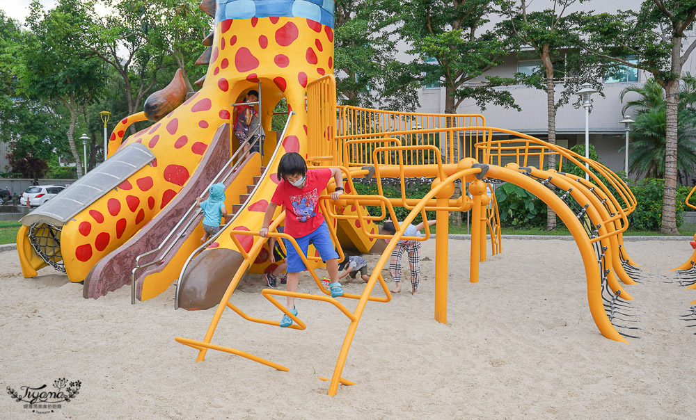 花蓮親子公園｜長頸鹿親子公園，白色大沙坑、可愛長頸鹿滑梯、攀爬設施~ @緹雅瑪 美食旅遊趣