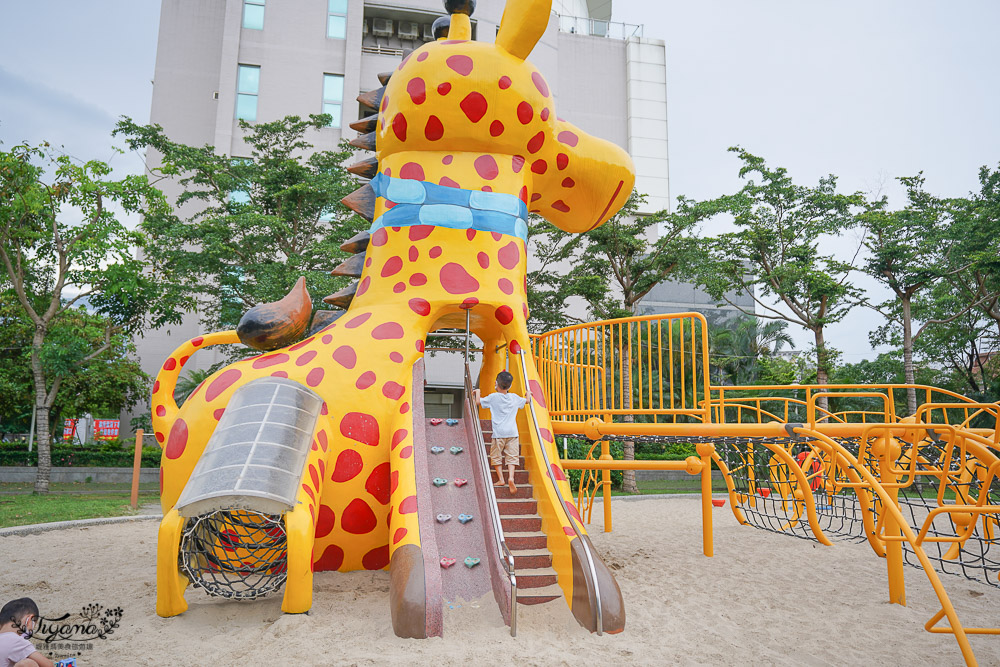 花蓮親子公園｜長頸鹿親子公園，白色大沙坑、可愛長頸鹿滑梯、攀爬設施~ @緹雅瑪 美食旅遊趣