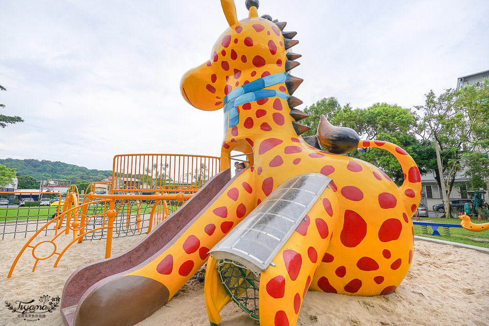 花蓮親子公園｜長頸鹿親子公園，白色大沙坑、可愛長頸鹿滑梯、攀爬設施~ @緹雅瑪 美食旅遊趣