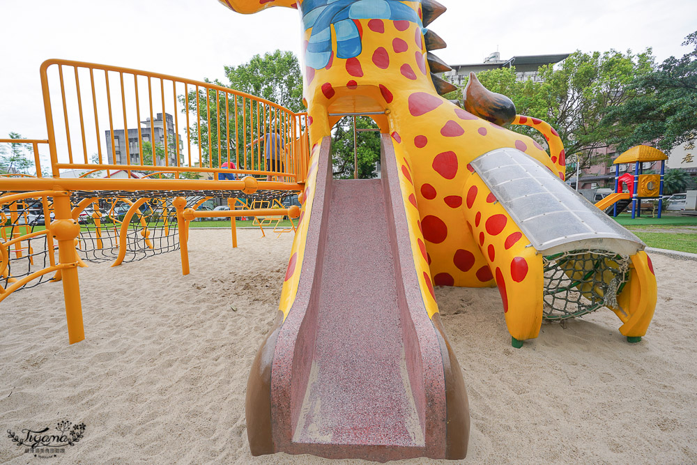 花蓮親子公園｜長頸鹿親子公園，白色大沙坑、可愛長頸鹿滑梯、攀爬設施~ @緹雅瑪 美食旅遊趣