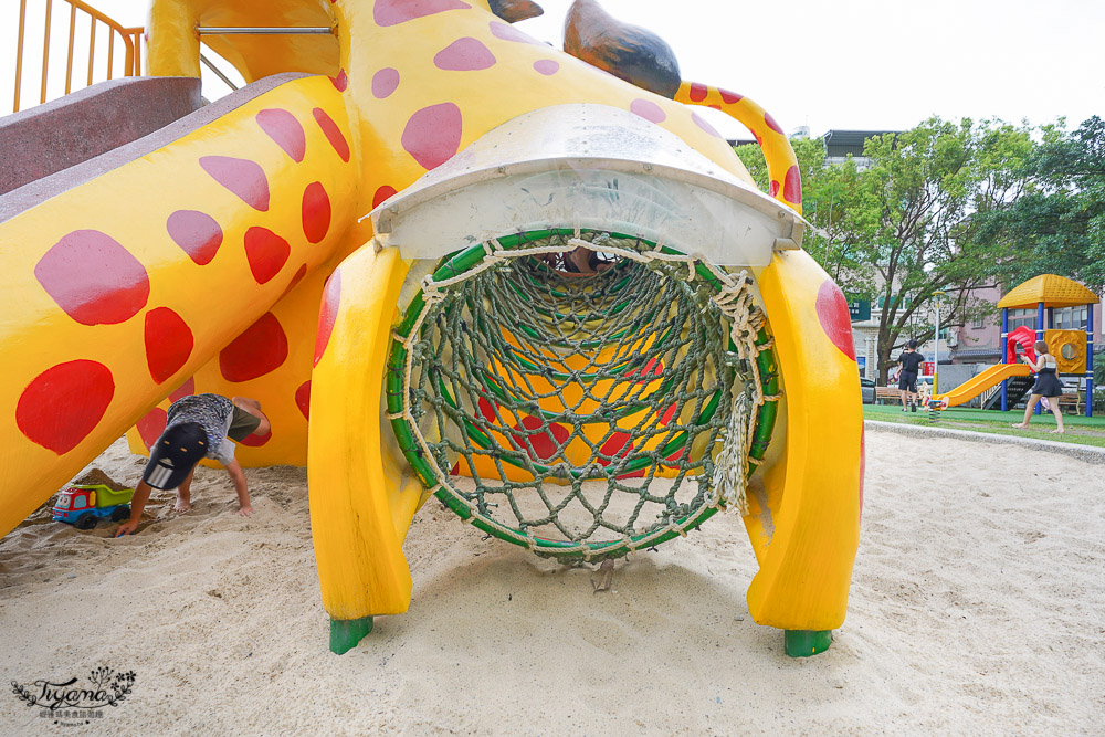 花蓮親子公園｜長頸鹿親子公園，白色大沙坑、可愛長頸鹿滑梯、攀爬設施~ @緹雅瑪 美食旅遊趣