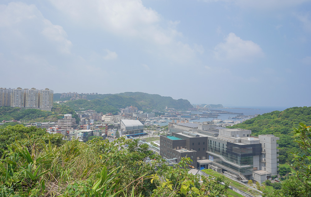 基隆步道《容軒步道景觀平台》280度觀景台，一覽八斗子漁港、海科館、潮境公園之美！！ @緹雅瑪 美食旅遊趣