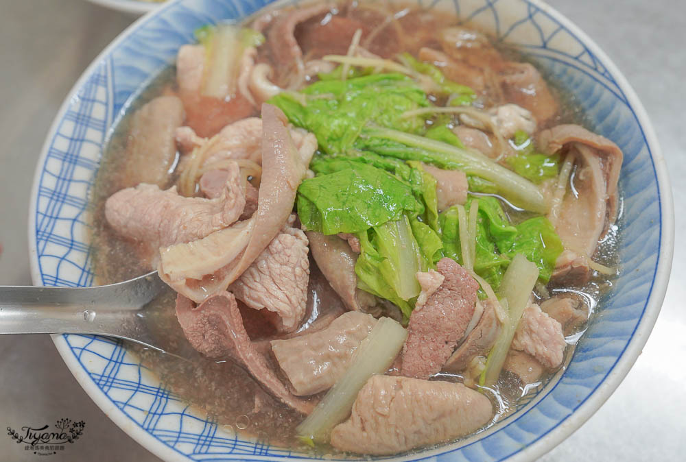 料爆多的無名麵店綜合湯！！東海綜合什錦湯麵，沒有招牌的在地人氣名店 @緹雅瑪 美食旅遊趣