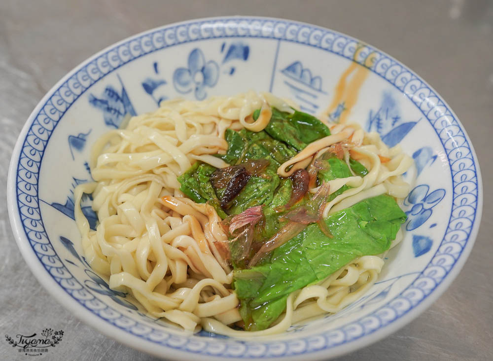 料爆多的無名麵店綜合湯！！東海綜合什錦湯麵，沒有招牌的在地人氣名店 @緹雅瑪 美食旅遊趣