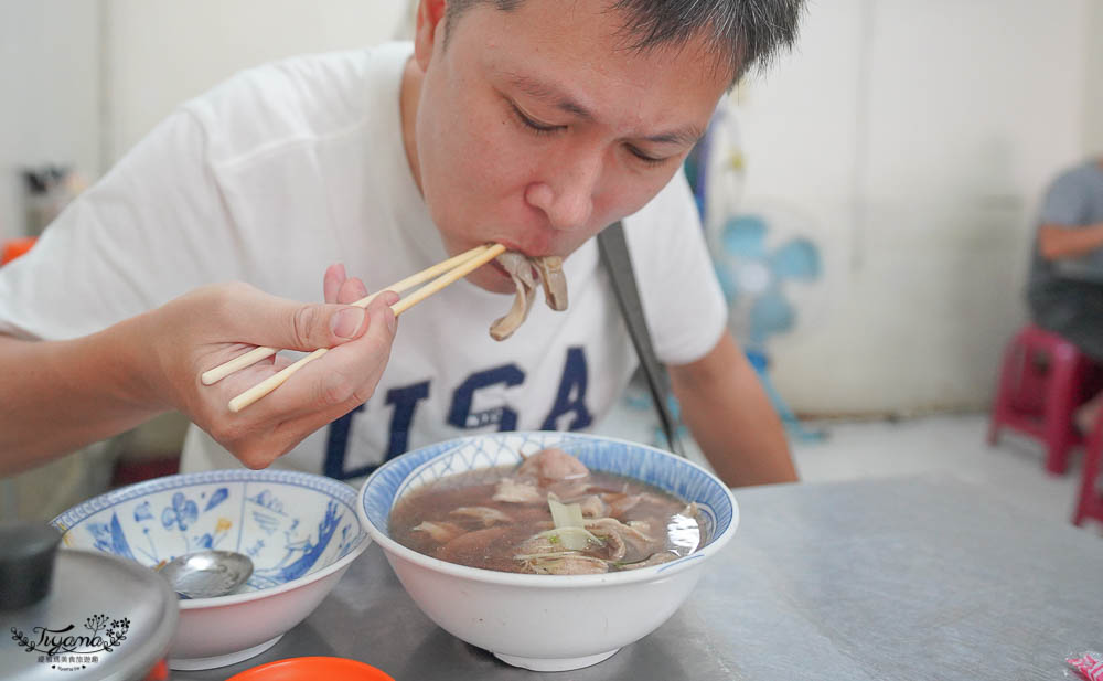 料爆多的無名麵店綜合湯！！東海綜合什錦湯麵，沒有招牌的在地人氣名店 @緹雅瑪 美食旅遊趣