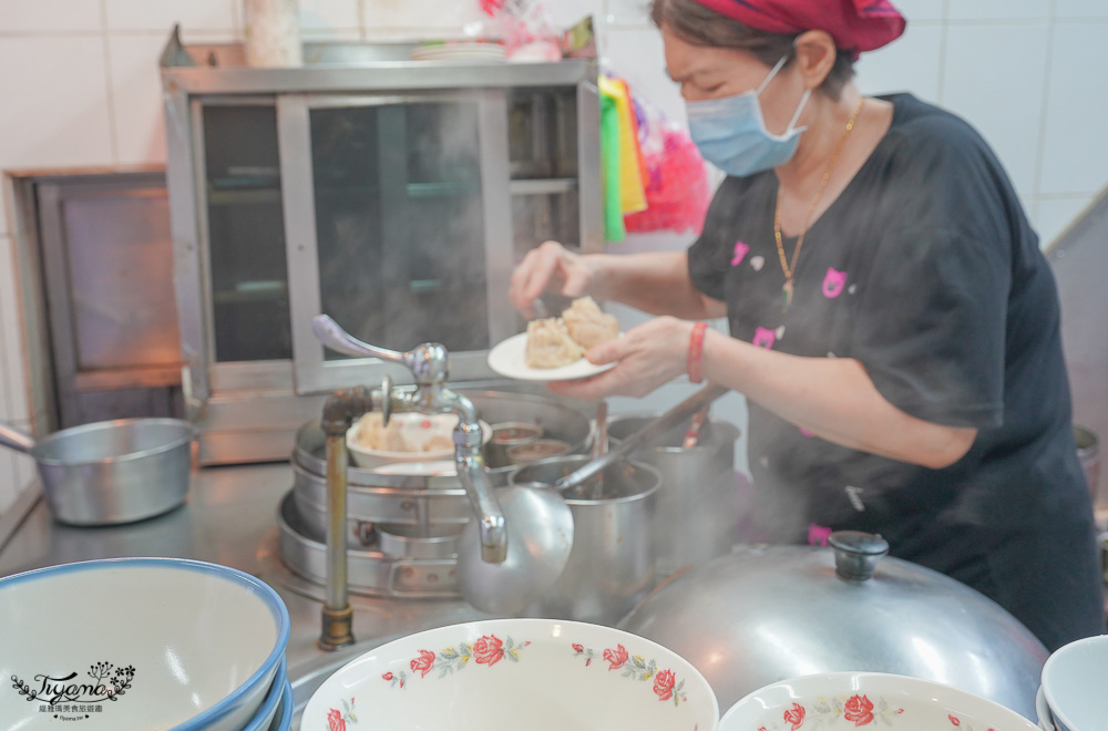 基隆美食|基隆小吃。麗香的店阿本伯燒賣，超大燒賣居然這麼好吃，在地70年人氣老店 @緹雅瑪 美食旅遊趣