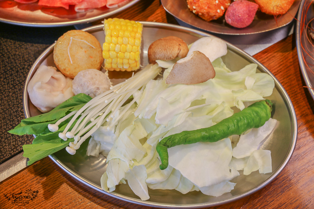 台中韓式烤肉｜阿豬媽아줌마韓式烤肉ｘ火鍋吃到飽台中總店，烤肉火鍋一次給你2種滿足！！ @緹雅瑪 美食旅遊趣