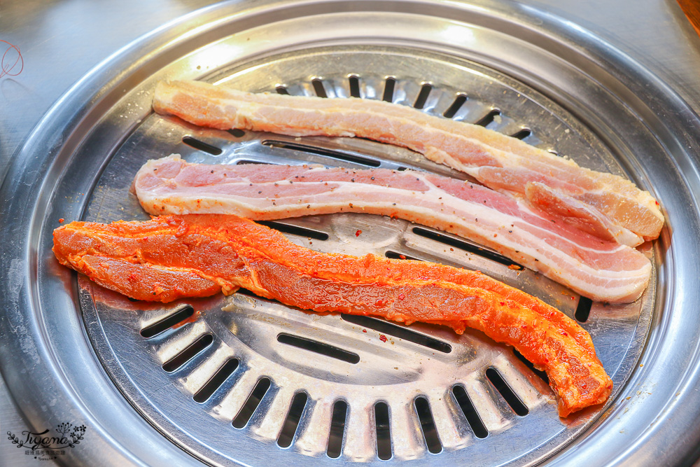 台中韓式烤肉｜阿豬媽아줌마韓式烤肉ｘ火鍋吃到飽台中總店，烤肉火鍋一次給你2種滿足！！ @緹雅瑪 美食旅遊趣