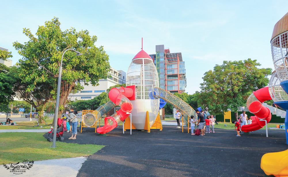 高雄親子公園｜高雄中油主題親子公園：中油海洋天堂公園，高雄展覽館&#038;高雄港22號碼頭旁，停車方便 @緹雅瑪 美食旅遊趣