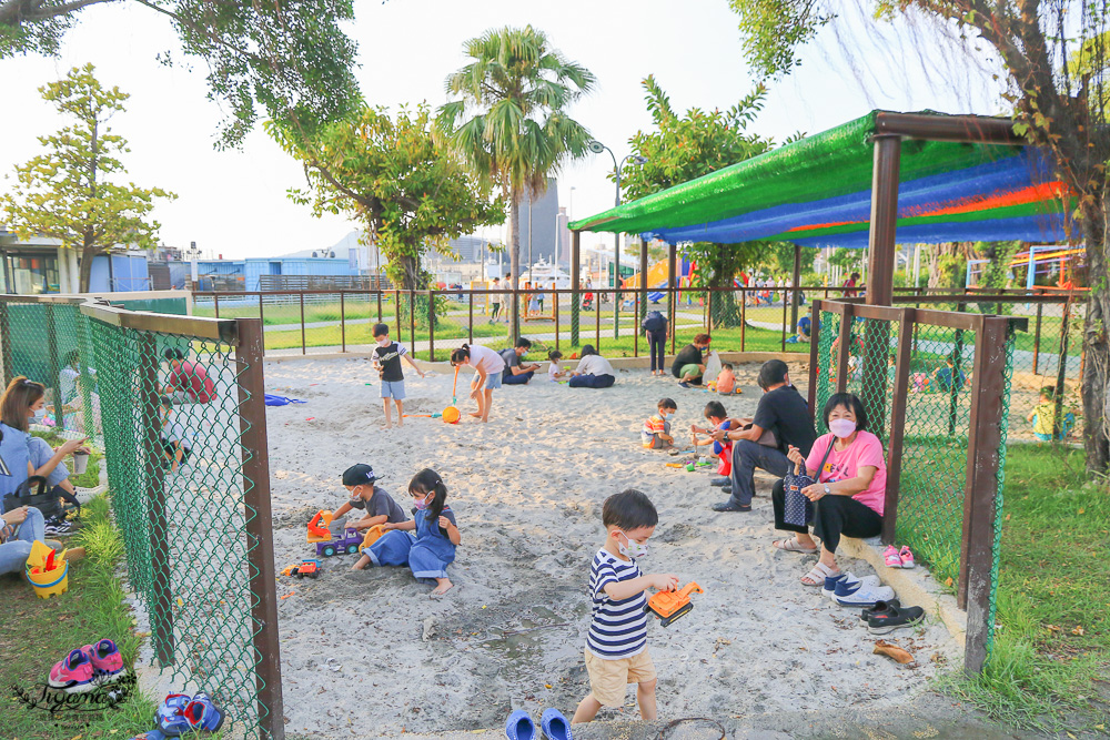 高雄親子公園｜高雄中油主題親子公園：中油海洋天堂公園，高雄展覽館&#038;高雄港22號碼頭旁，停車方便 @緹雅瑪 美食旅遊趣