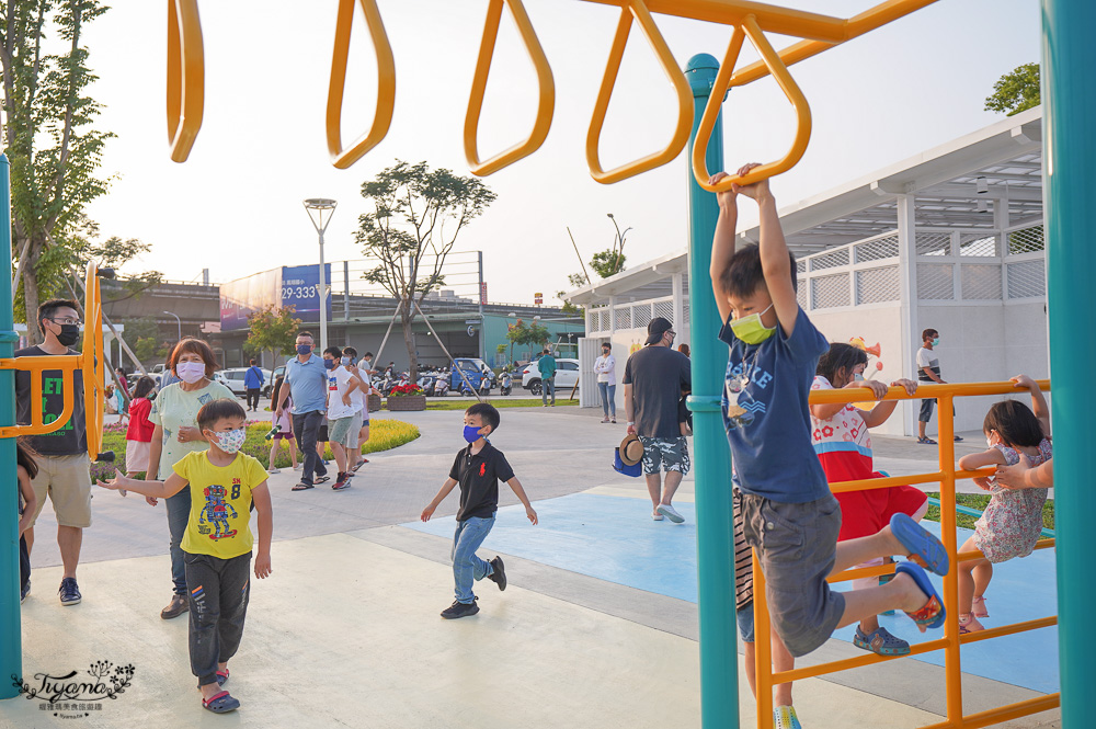 保安兒童貨櫃主題公園：高雄全新親子公園，機器人主題公園，3層樓高溜滑梯、大沙坑 @緹雅瑪 美食旅遊趣