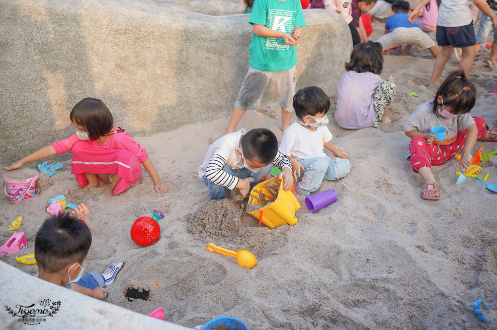 保安兒童貨櫃主題公園：高雄全新親子公園，機器人主題公園，3層樓高溜滑梯、大沙坑 @緹雅瑪 美食旅遊趣