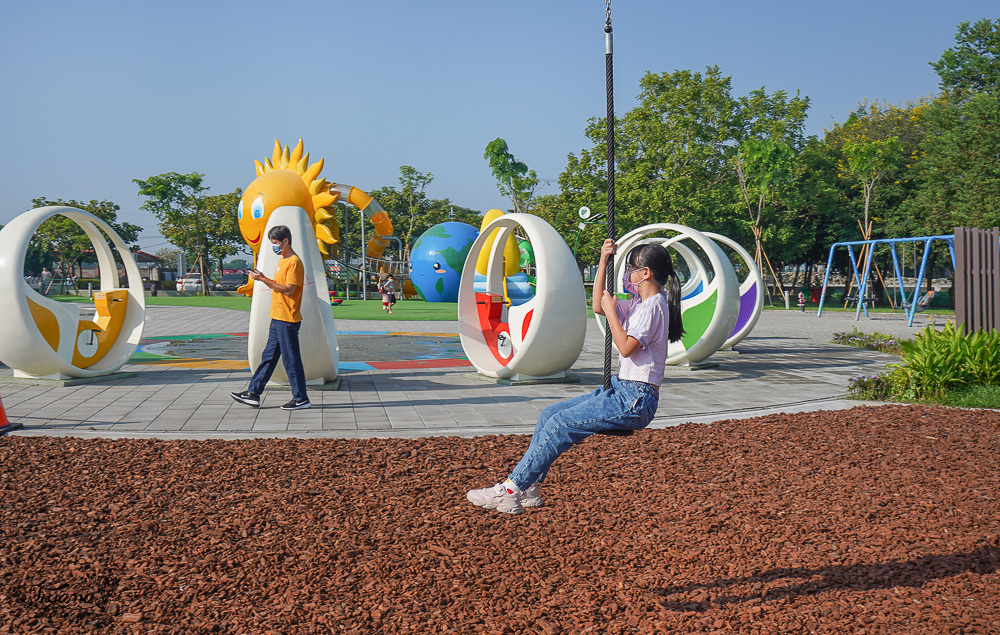 屏東新公園｜崁頂鄉共融公園 ：環保主題公園，巨大太陽、地球、月亮出沒！！ @緹雅瑪 美食旅遊趣