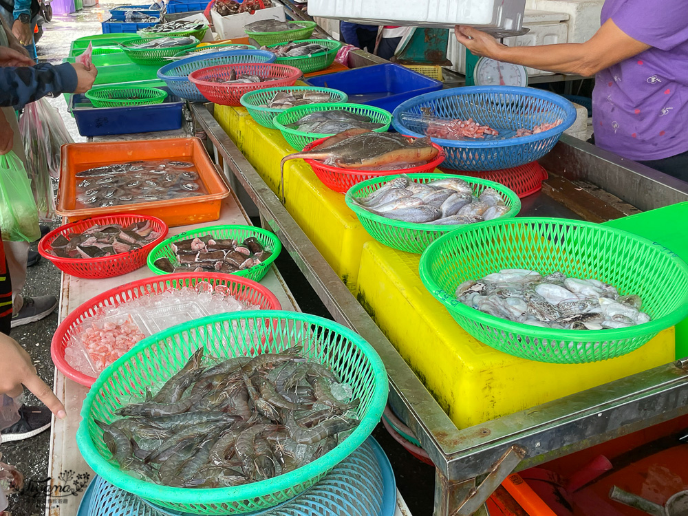 大溪漁港吃海鮮、買現流海鮮！！大溪漁港觀光直銷賣場｜大溪漁夫市集，宜蘭人氣觀光漁貨景點 @緹雅瑪 美食旅遊趣