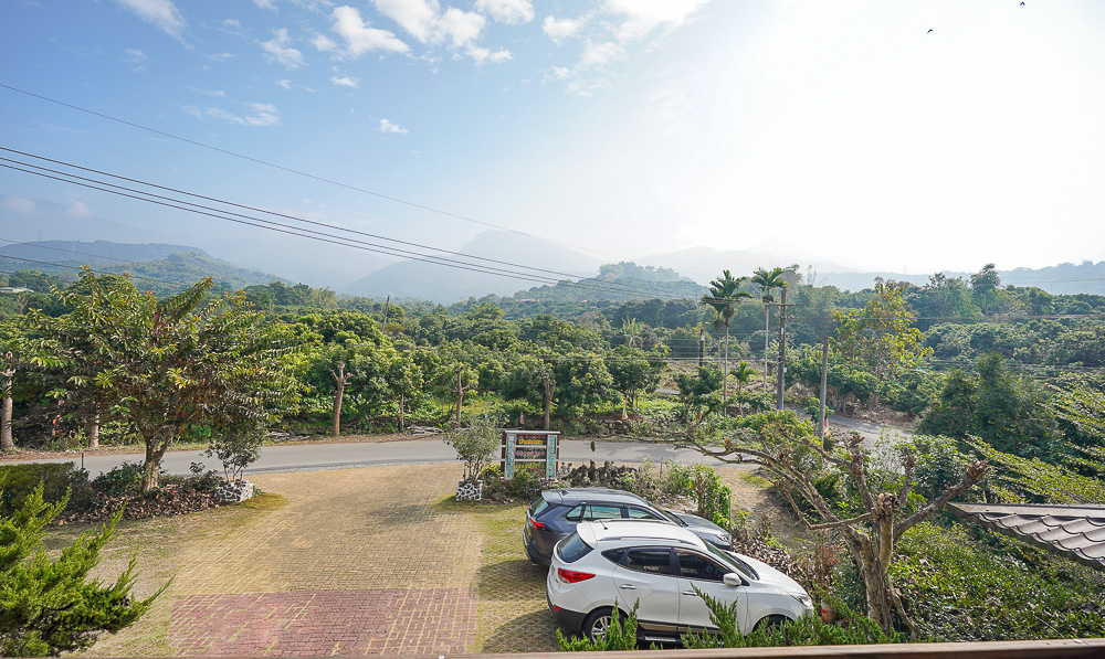 台南東山咖啡｜東香貓咖啡園區：品味台灣頂級咖啡，坐擁山嵐美景，夏季還能預約採果體驗 @緹雅瑪 美食旅遊趣