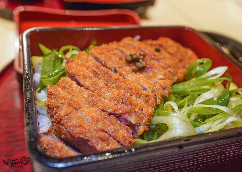 大阪環球影城美食｜牛カツ京都勝牛：正宗日本炸牛排丼，大阪環球影城步行街3F分店 @緹雅瑪 美食旅遊趣