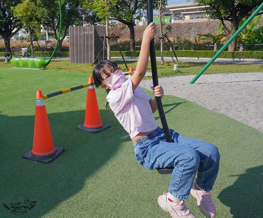 南州環保共融公園，屏東親子公園900坪的大型回收桶遊具溜滑梯！！ @緹雅瑪 美食旅遊趣