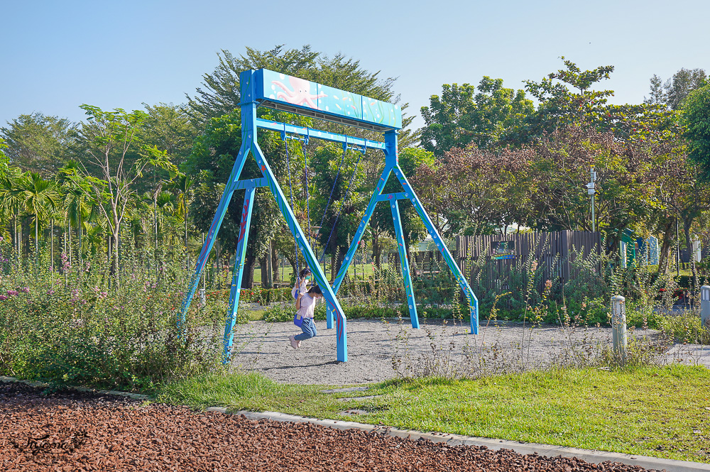 南州環保共融公園，屏東親子公園900坪的大型回收桶遊具溜滑梯！！ @緹雅瑪 美食旅遊趣