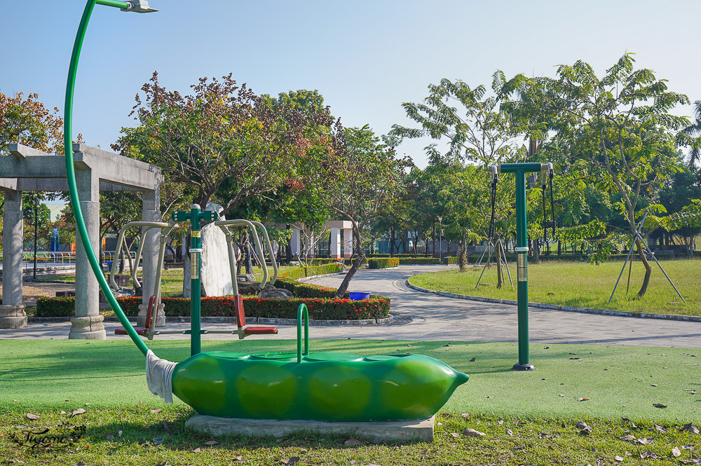 南州環保共融公園，屏東親子公園900坪的大型回收桶遊具溜滑梯！！ @緹雅瑪 美食旅遊趣