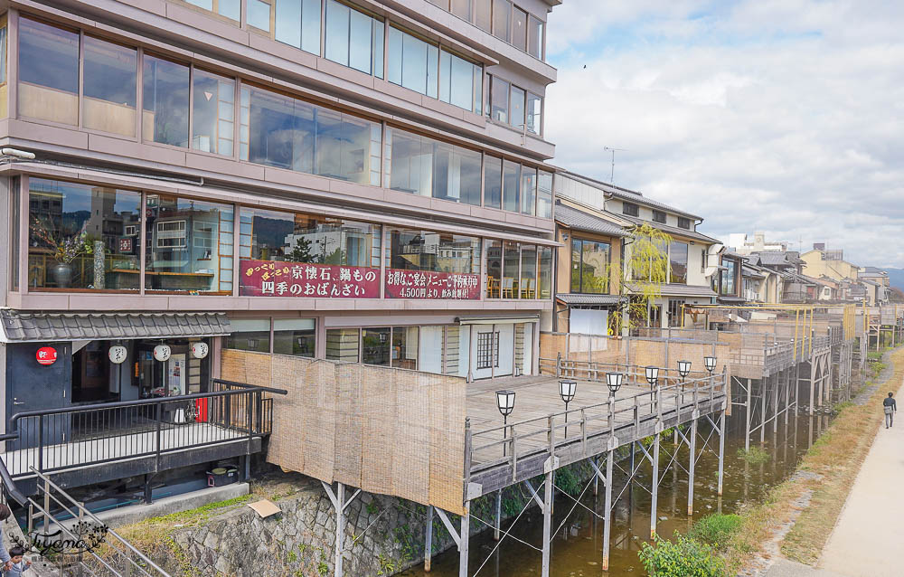 京都鴨川納涼床｜先斗町 いづもや，京都旅行必體驗，季節限定「鴨川納涼床」吃鰻魚飯 @緹雅瑪 美食旅遊趣