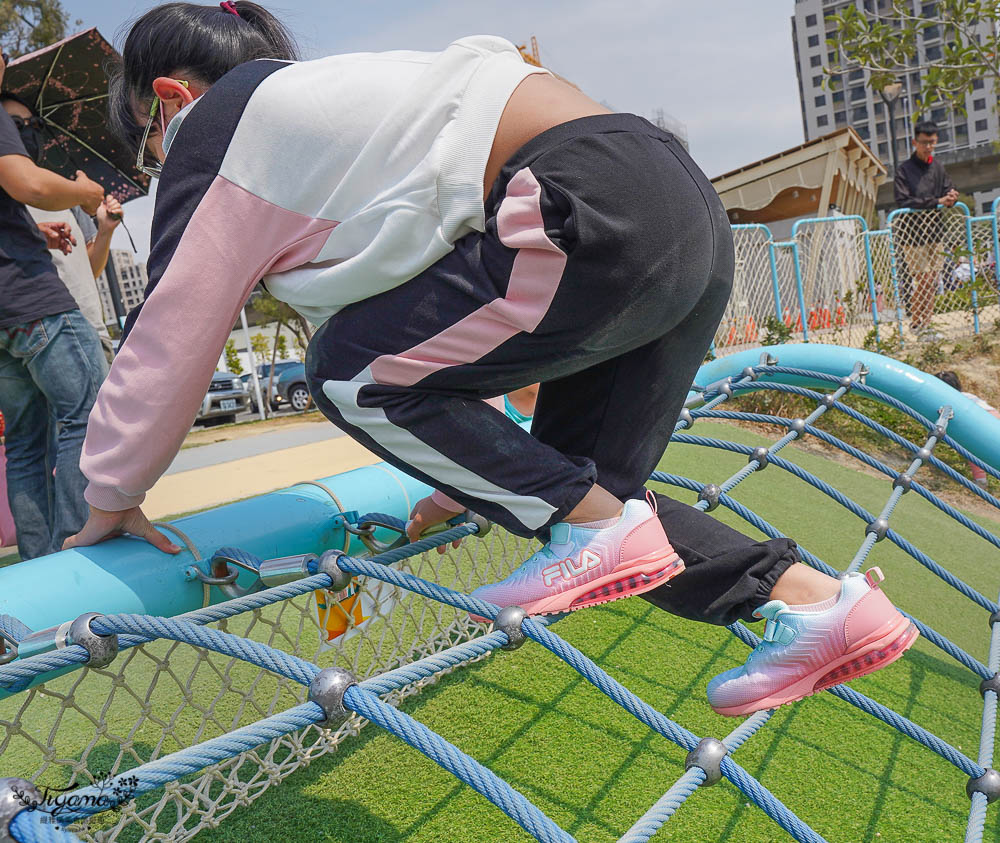 台中親子公園，超高滑梯好玩到爆「馬卡龍公園」台中人氣新公園！！ @緹雅瑪 美食旅遊趣