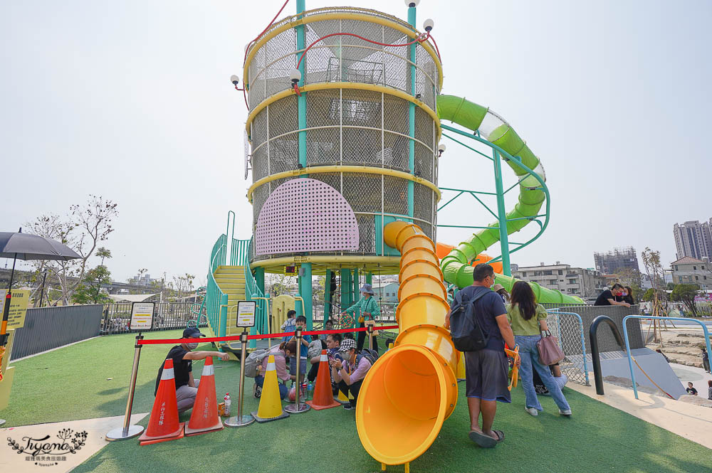 台中親子公園，超高滑梯好玩到爆「馬卡龍公園」台中人氣新公園！！ @緹雅瑪 美食旅遊趣