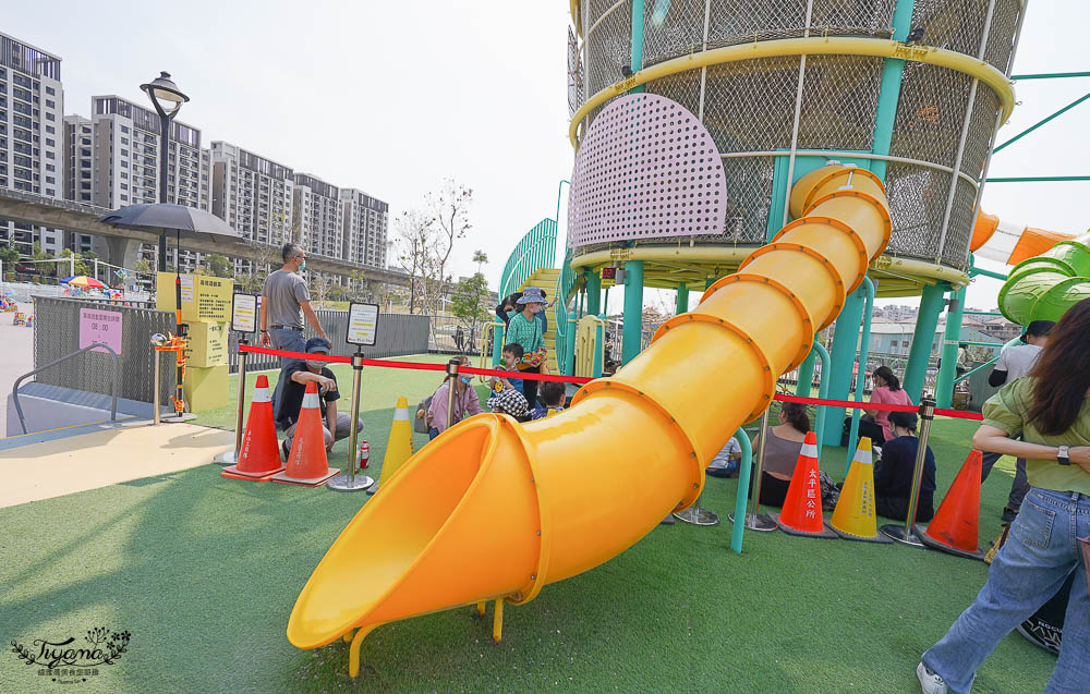 台中親子公園，超高滑梯好玩到爆「馬卡龍公園」台中人氣新公園！！ @緹雅瑪 美食旅遊趣