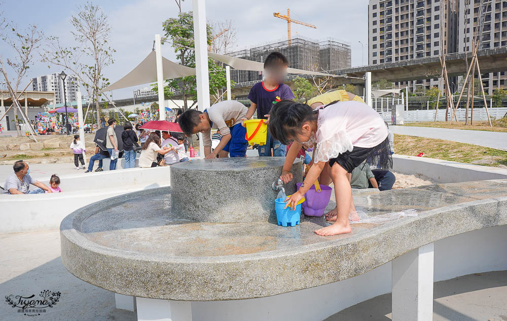 台中親子公園，超高滑梯好玩到爆「馬卡龍公園」台中人氣新公園！！ @緹雅瑪 美食旅遊趣