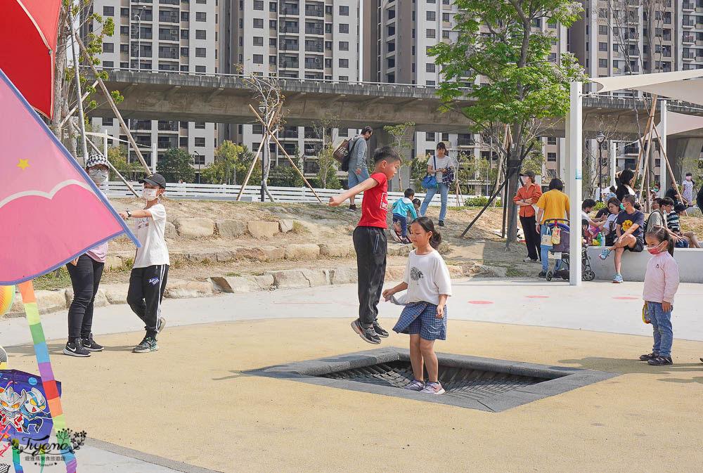 台中親子公園，超高滑梯好玩到爆「馬卡龍公園」台中人氣新公園！！ @緹雅瑪 美食旅遊趣