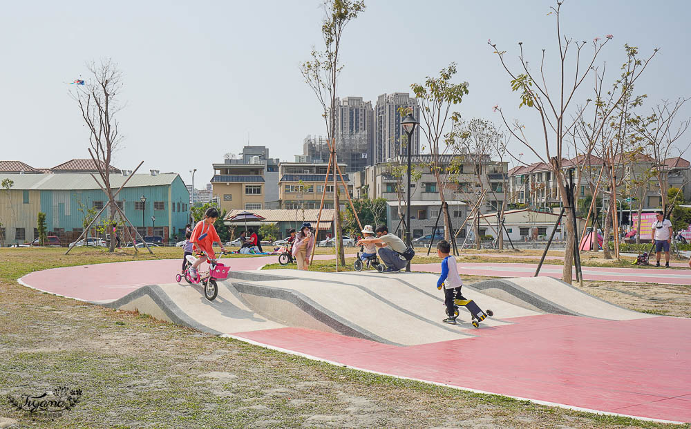 台中親子公園，超高滑梯好玩到爆「馬卡龍公園」台中人氣新公園！！ @緹雅瑪 美食旅遊趣