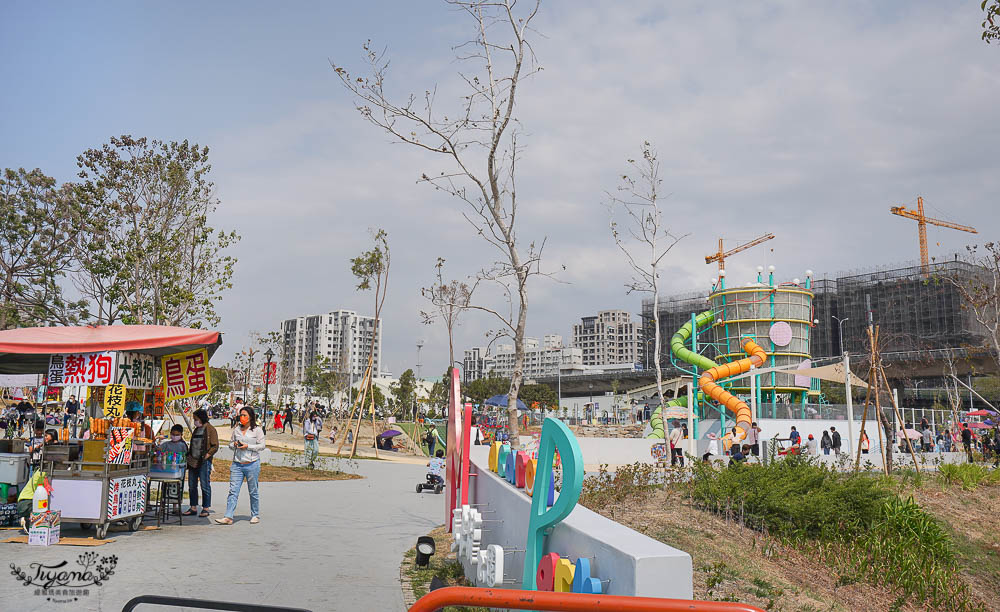 台中親子公園，超高滑梯好玩到爆「馬卡龍公園」台中人氣新公園！！ @緹雅瑪 美食旅遊趣