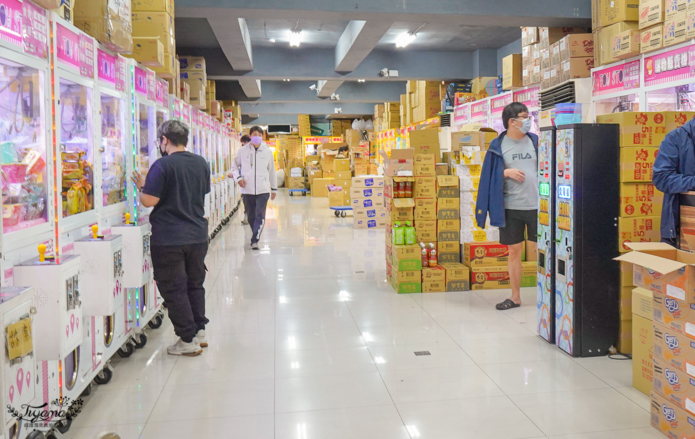 台北夾娃娃人氣店！優品娃娃親子遊樂園台北店，超好夾零食、泡麵、玩具、生活百貨！！ @緹雅瑪 美食旅遊趣