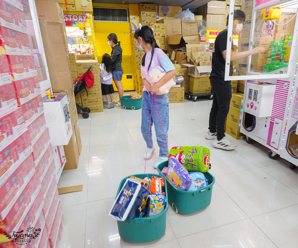 台北夾娃娃人氣店！優品娃娃親子遊樂園台北店，超好夾零食、泡麵、玩具、生活百貨！！ @緹雅瑪 美食旅遊趣