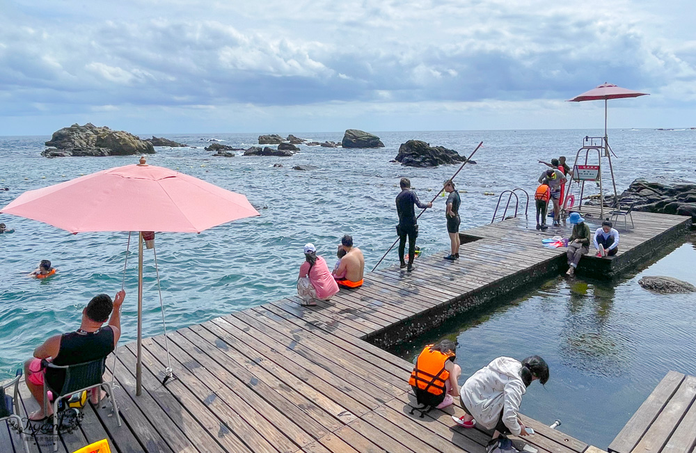 東北角親子玩水景點｜龍洞灣海洋公園：海水泳池、兒童戲水池、海景咖啡 @緹雅瑪 美食旅遊趣