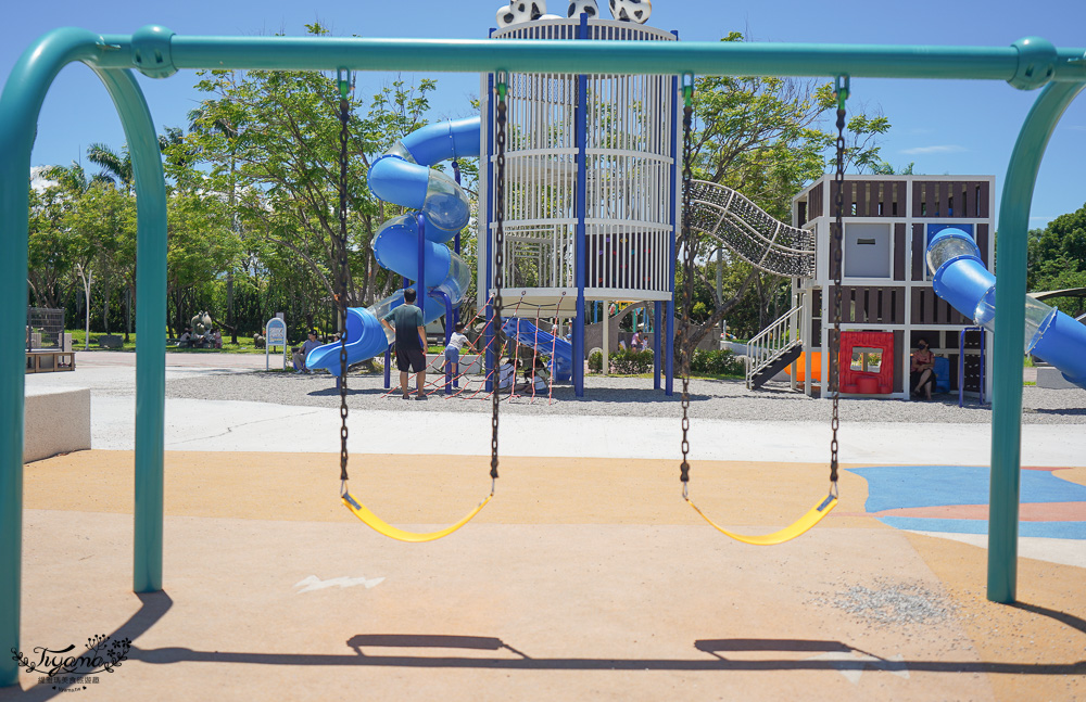 屏東親子公園。萬丹公園兒童遊戲場：大沙坑遊樂園、可愛牛哞哞高塔滑梯、噴水槍公園 @緹雅瑪 美食旅遊趣