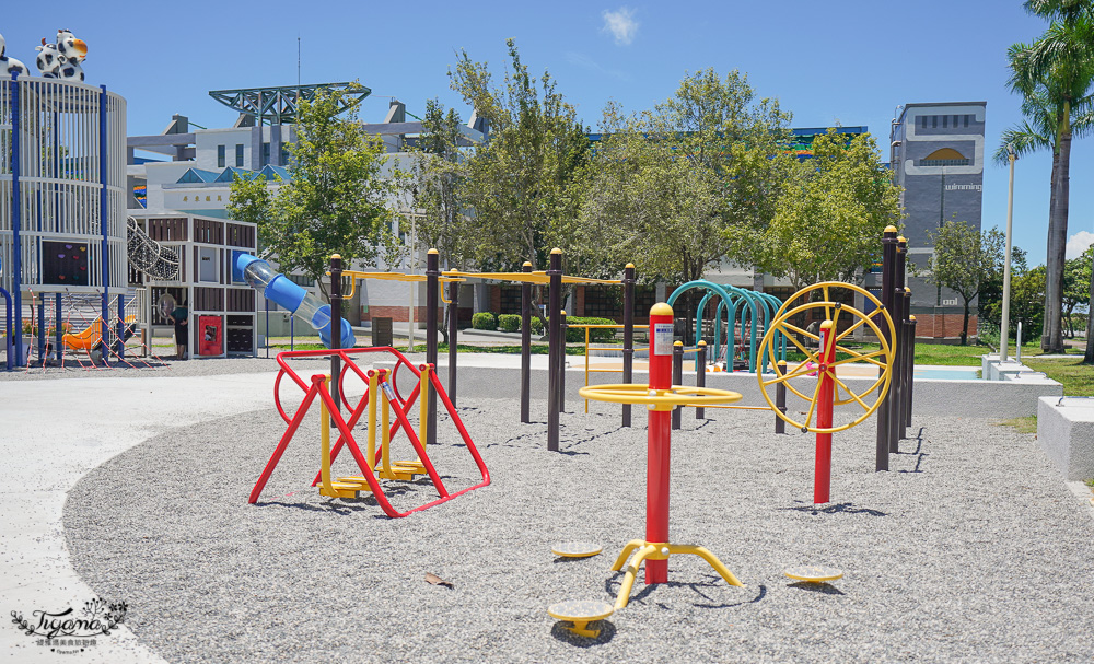 屏東親子公園。萬丹公園兒童遊戲場：大沙坑遊樂園、可愛牛哞哞高塔滑梯、噴水槍公園 @緹雅瑪 美食旅遊趣