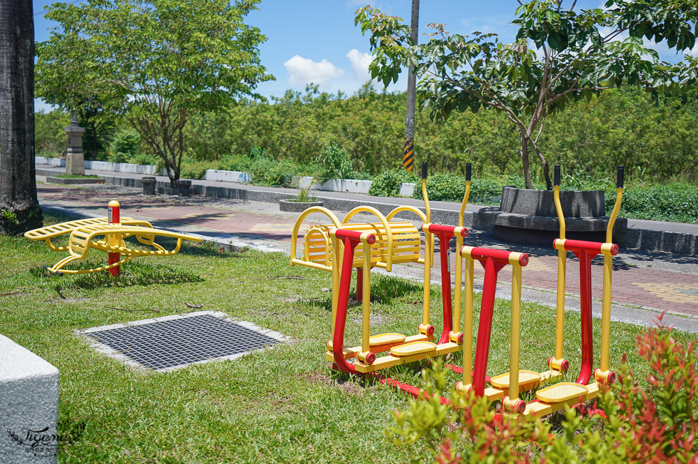 屏東親子公園。萬丹公園兒童遊戲場：大沙坑遊樂園、可愛牛哞哞高塔滑梯、噴水槍公園 @緹雅瑪 美食旅遊趣