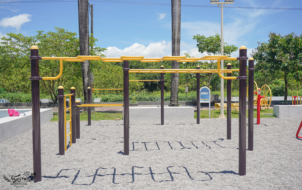 屏東親子公園。萬丹公園兒童遊戲場：大沙坑遊樂園、可愛牛哞哞高塔滑梯、噴水槍公園 @緹雅瑪 美食旅遊趣