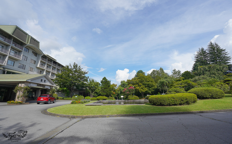 富士山河口湖一日遊！！採麝香葡萄到天空鳥居，大石公園網美餐廳，逛超市吃人氣平價燒肉，住富士山景觀溫泉飯店 @緹雅瑪 美食旅遊趣