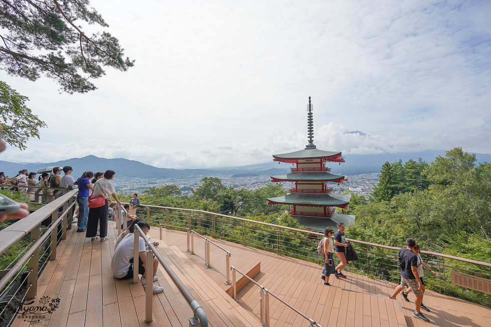 新倉富士淺間神社，絕美明信片經典景點！！走完398階梯得美景，富士河口湖賞櫻名所 @緹雅瑪 美食旅遊趣