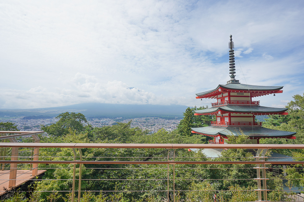 新倉富士淺間神社，絕美明信片經典景點！！走完398階梯得美景，富士河口湖賞櫻名所 @緹雅瑪 美食旅遊趣