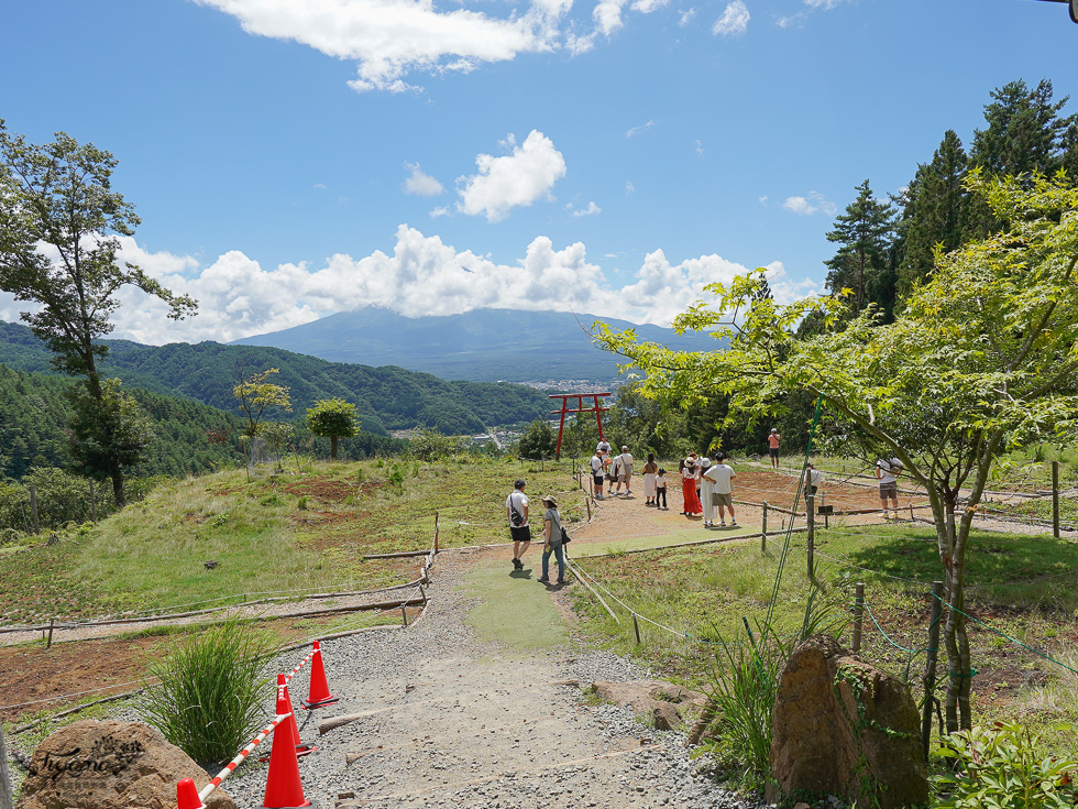富士山天空鳥居｜河口淺間神社遙拜所，眺望富士山的巨大鳥居 @緹雅瑪 美食旅遊趣