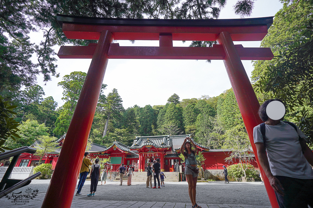 箱根景點｜箱根神社 平和の鳥居｜九頭龍神社：拍出絕美湖中大鳥居照，參拜箱根大神抽七福神籤 @緹雅瑪 美食旅遊趣