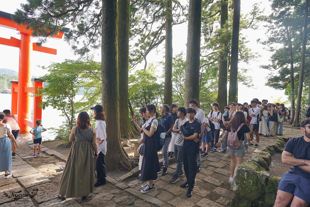 箱根景點｜箱根神社 平和の鳥居｜九頭龍神社：拍出絕美湖中大鳥居照，參拜箱根大神抽七福神籤 @緹雅瑪 美食旅遊趣