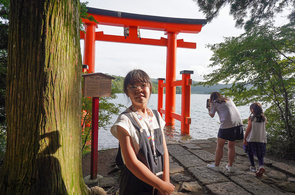 箱根景點｜箱根神社 平和の鳥居｜九頭龍神社：拍出絕美湖中大鳥居照，參拜箱根大神抽七福神籤 @緹雅瑪 美食旅遊趣