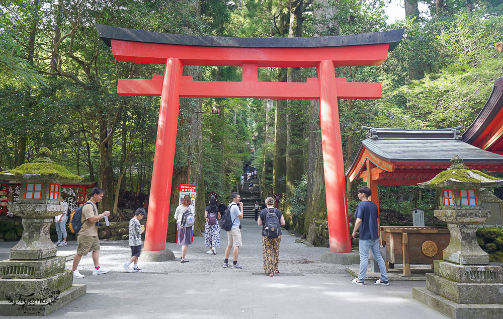 箱根景點｜箱根神社 平和の鳥居｜九頭龍神社：拍出絕美湖中大鳥居照，參拜箱根大神抽七福神籤 @緹雅瑪 美食旅遊趣